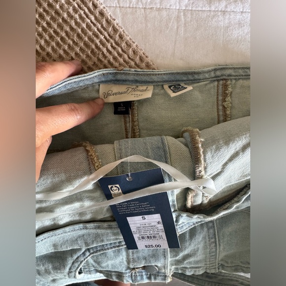 Target Universal Thread  Top - Picture 3 of 3